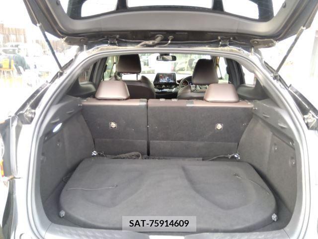 Toyota C-HR 2017-05 217712-5