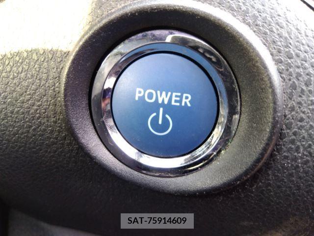 Toyota C-HR 2017-05 217712-16
