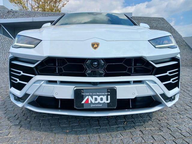 Lamborghini URUS 2023-02 12203-6