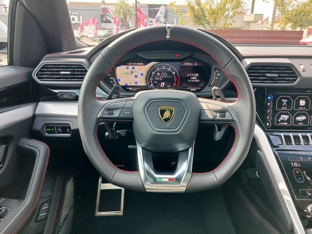 Lamborghini URUS 2023-02 12203-14