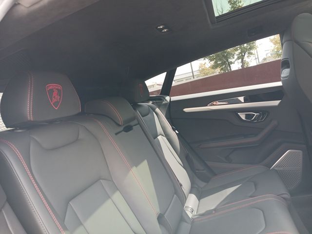 Lamborghini URUS 2023-02 12203-26