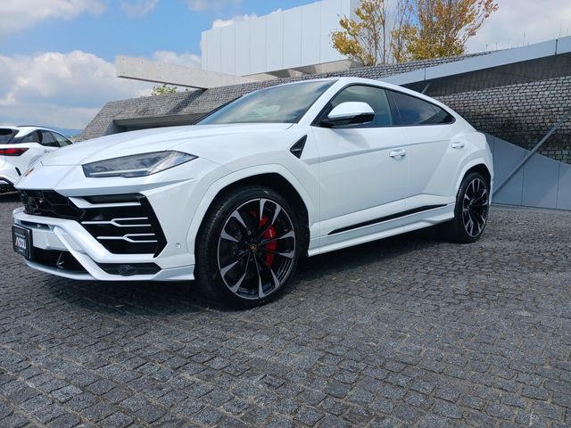Lamborghini URUS 2023-02 12203-1