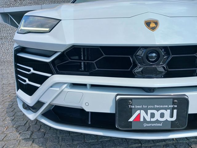 Lamborghini URUS 2023-02 12203-5