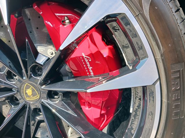 Lamborghini URUS 2023-02 12203-9