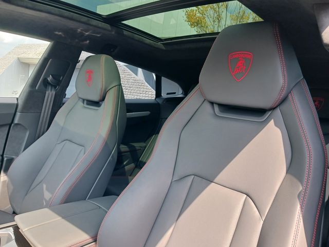 Lamborghini URUS 2023-02 12203-13