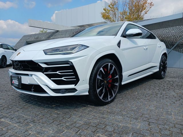 Lamborghini URUS 2023-02 12203-0