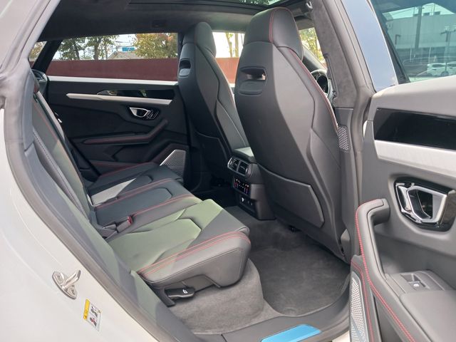 Lamborghini URUS 2023-02 12203-25