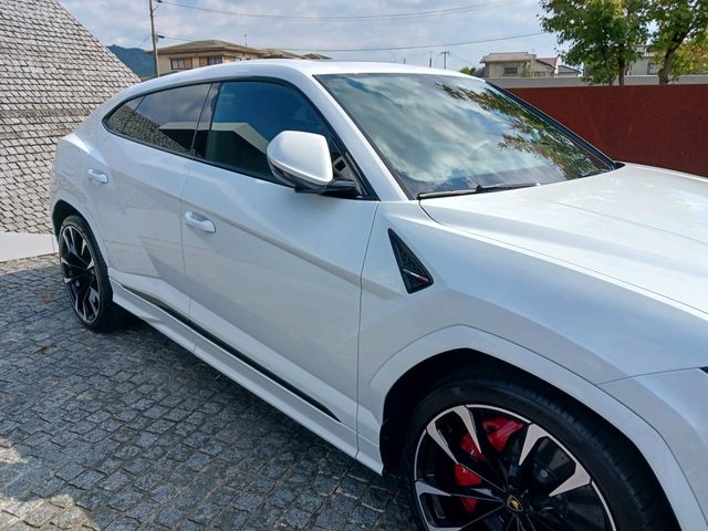 Lamborghini URUS 2023-02 12203-4