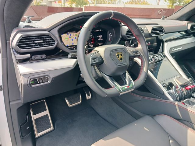Lamborghini URUS 2023-02 12203-12