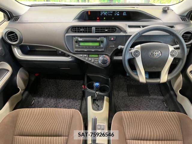 Toyota AQUA 2014-10 389321-1