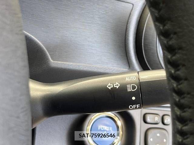 Toyota AQUA 2014-10 389321-6