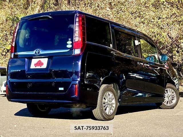 Toyota ESQUIRE 2015-04 207774-2