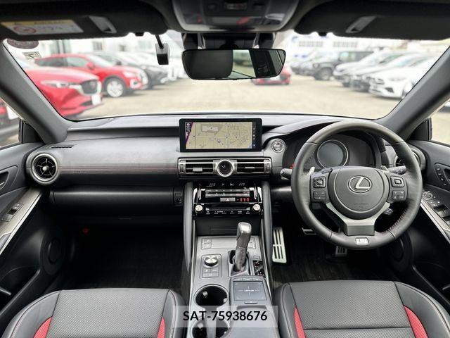 Lexus IS 2022-07 275772-1