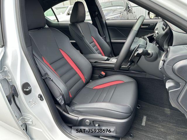 Lexus IS 2022-07 275772-12