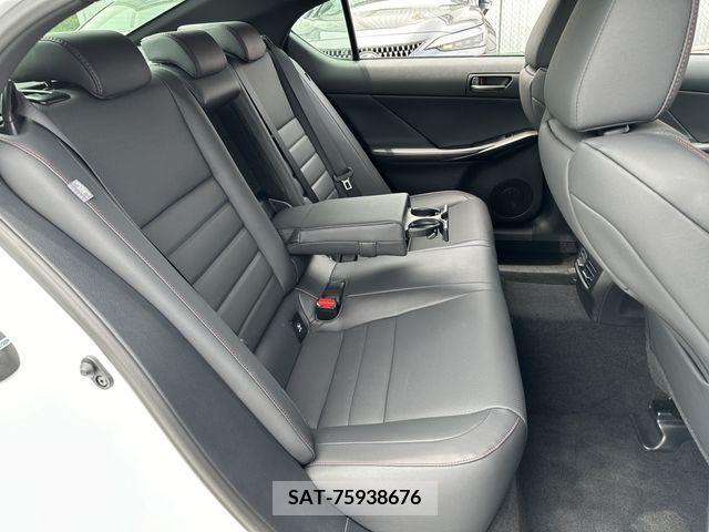 Lexus IS 2022-07 275772-13