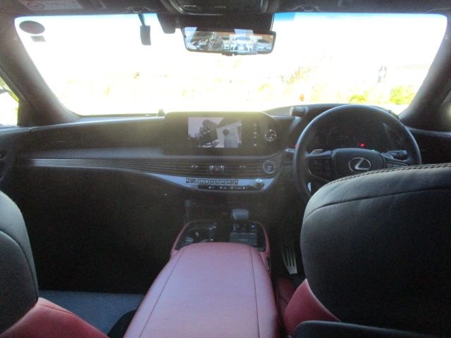 Lexus LS 2021-06 27582-13