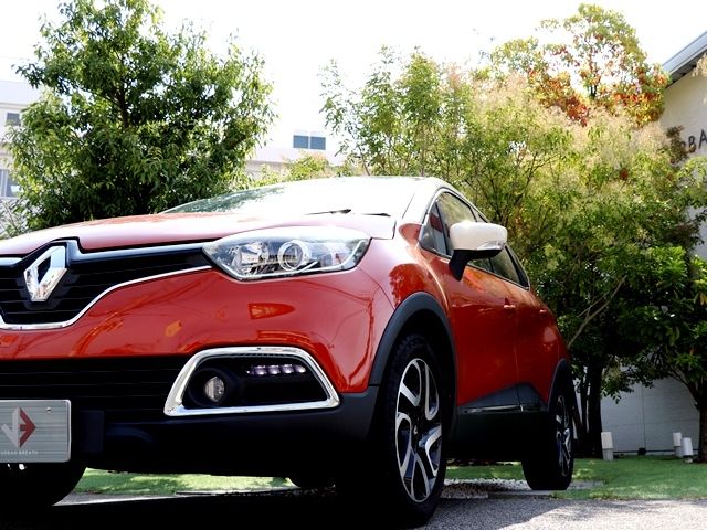 Renault CAPTUR 2015-03 16196-8