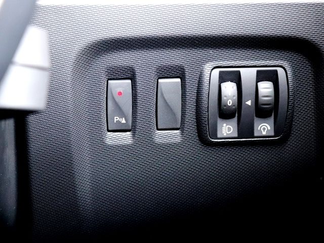 Renault CAPTUR 2015-03 16196-20