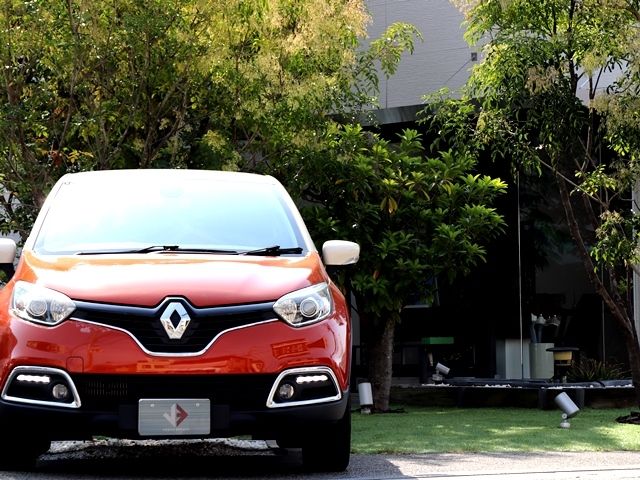 Renault CAPTUR 2015-03 16196-5