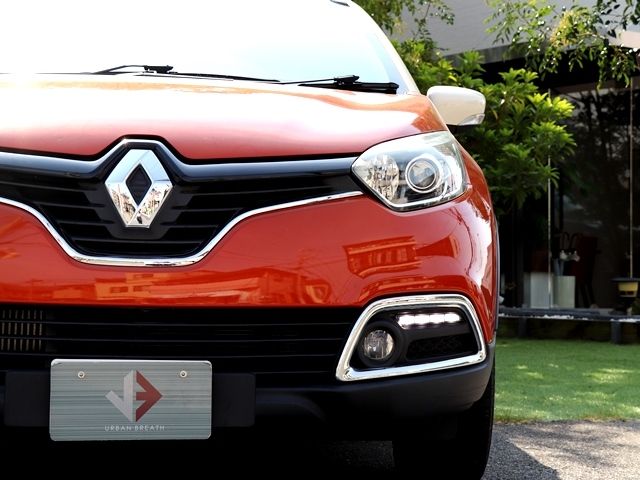 Renault CAPTUR 2015-03 16196-7
