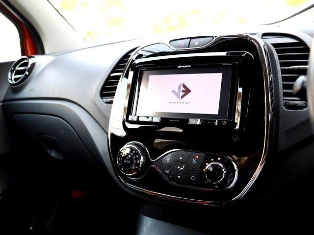 Renault CAPTUR 2015-03 16196-19