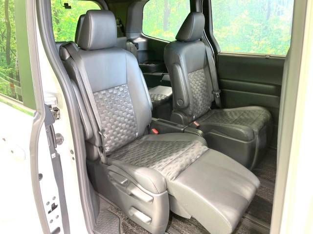 Toyota VOXY 2022-07 192567-5