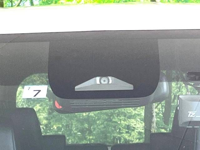 Toyota VOXY 2022-07 192567-4
