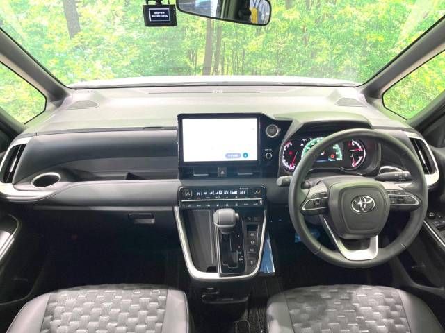Toyota VOXY 2022-07 192567-1