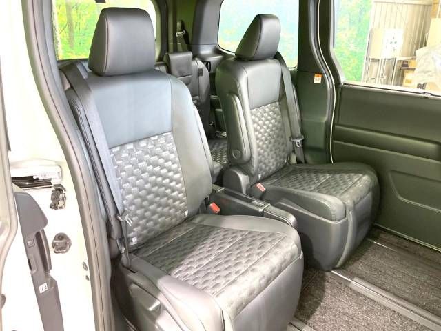 Toyota VOXY 2022-07 192567-10