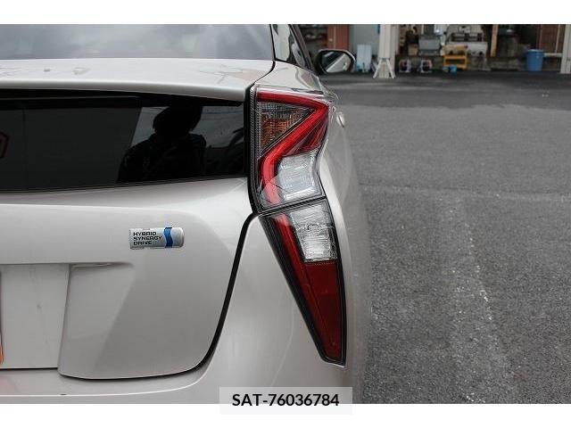 Toyota PRIUS 2016-04 322532-10