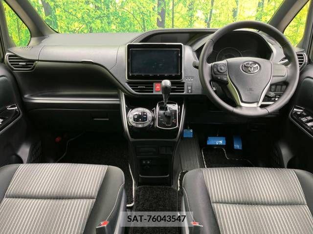 Toyota VOXY 2020-01 321676-1