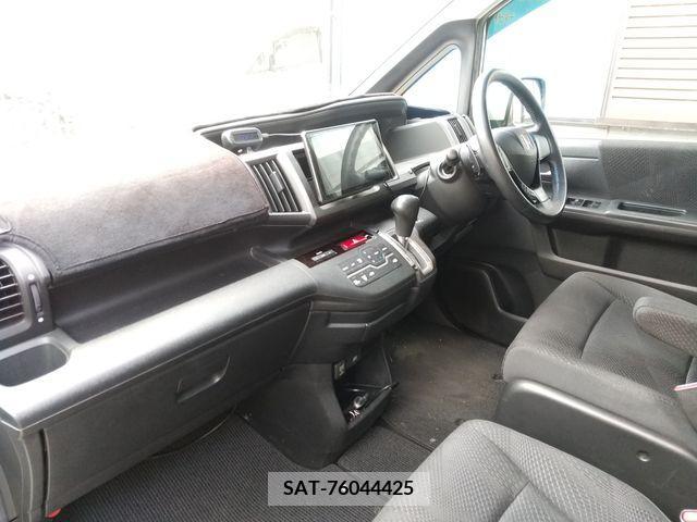 Honda e 2010-03 217987-9