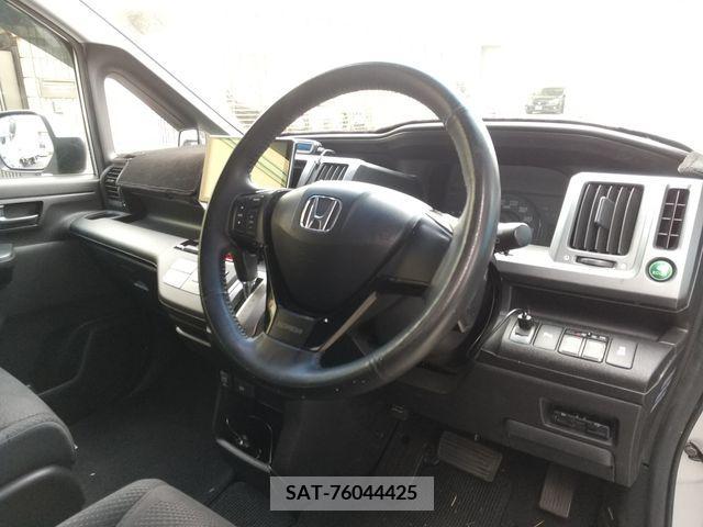 Honda e 2010-03 217987-11