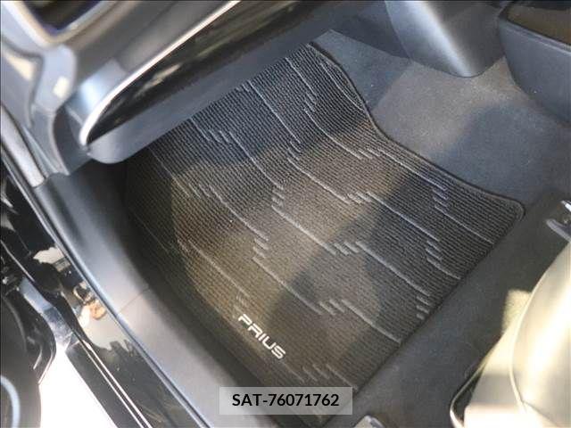 Toyota PRIUS 2020-03 322458-10