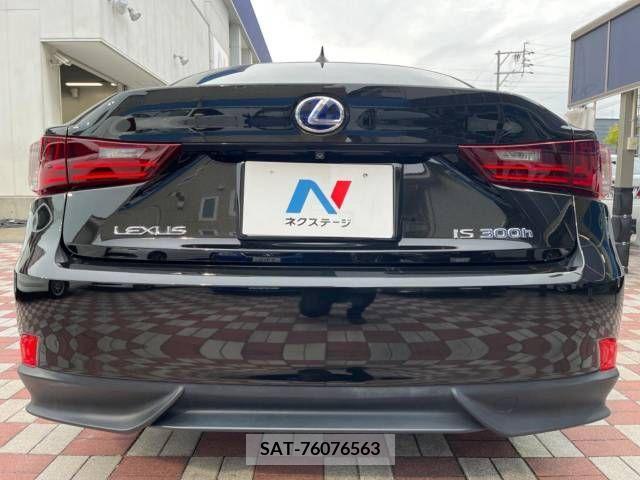 Lexus IS 2013-11 243116-15