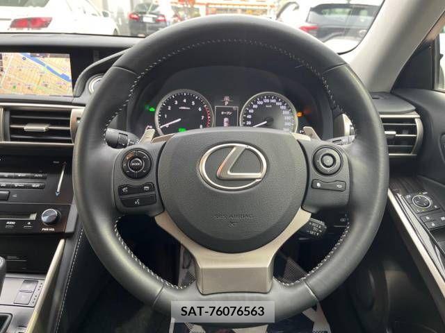 Lexus IS 2013-11 243116-11