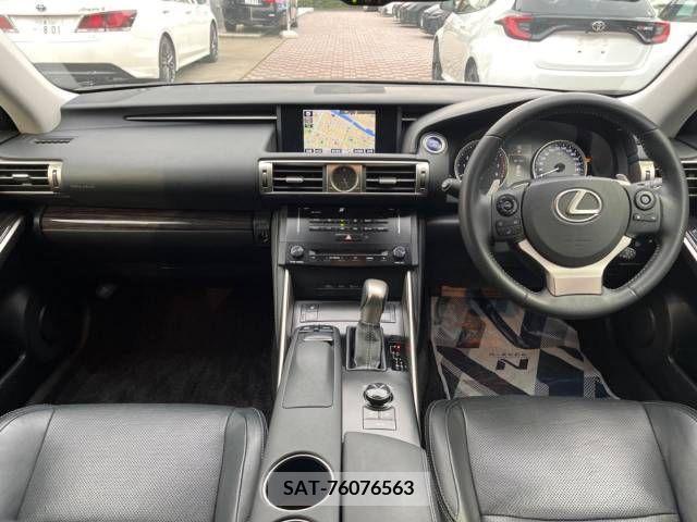 Lexus IS 2013-11 243116-1