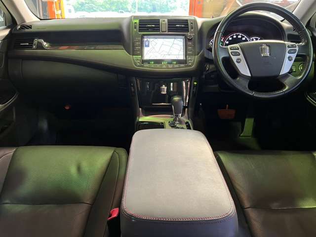 Toyota CROWN SEDAN 2011-11 8395-17