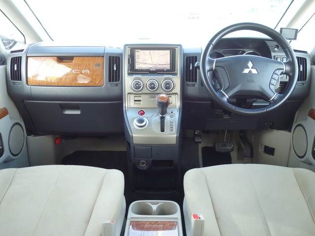Mitsubishi DELICA D5 2008-02 403-6