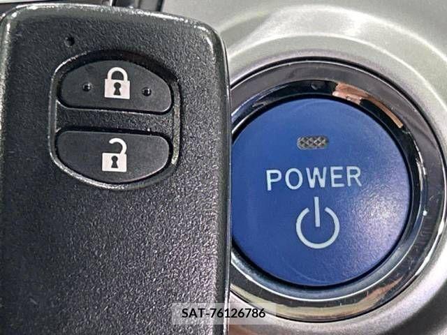 Toyota PRIUS ALPHA 2014-02 322187-3