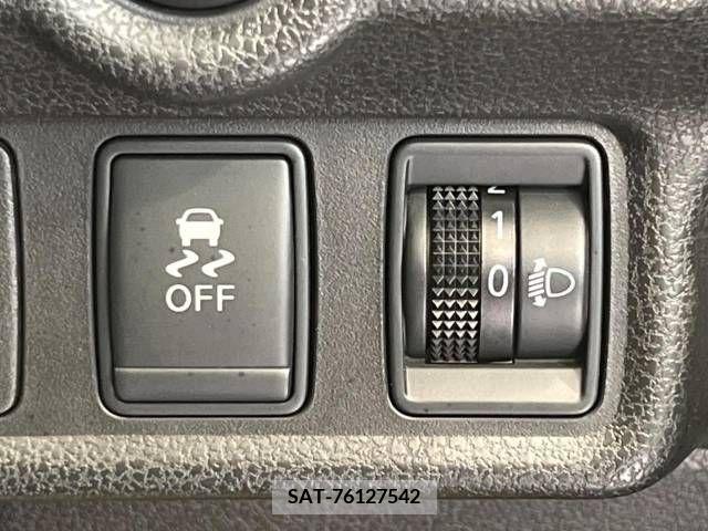 Nissan NOTE 2013-06 348359-4