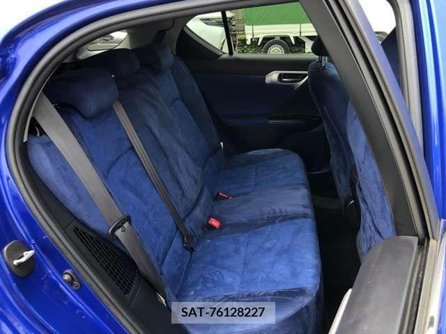 Lexus CT 2011-09 275248-11
