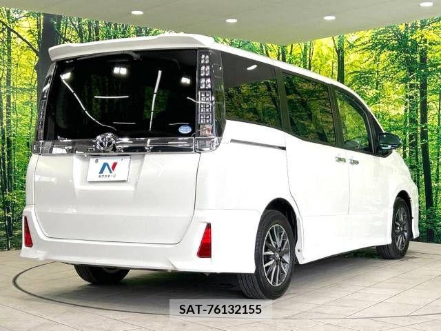 Toyota VOXY 2016-03 370337-18