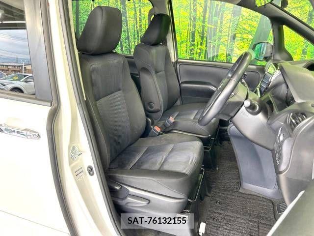 Toyota VOXY 2016-03 370337-8