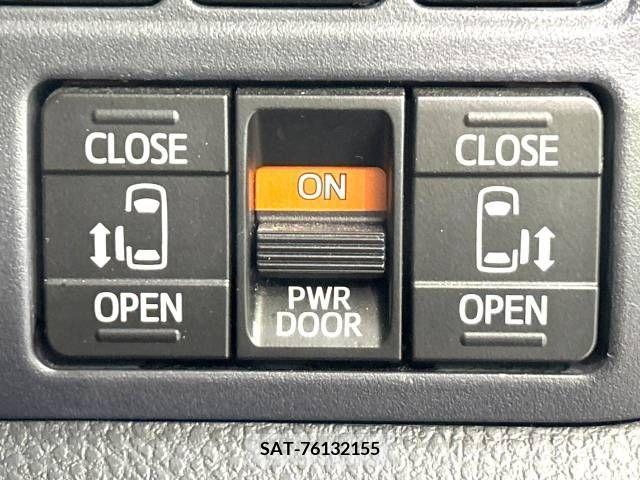 Toyota VOXY 2016-03 370337-5