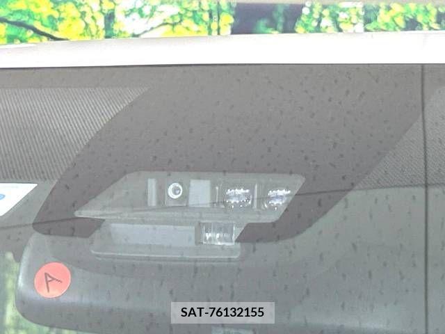 Toyota VOXY 2016-03 370337-2