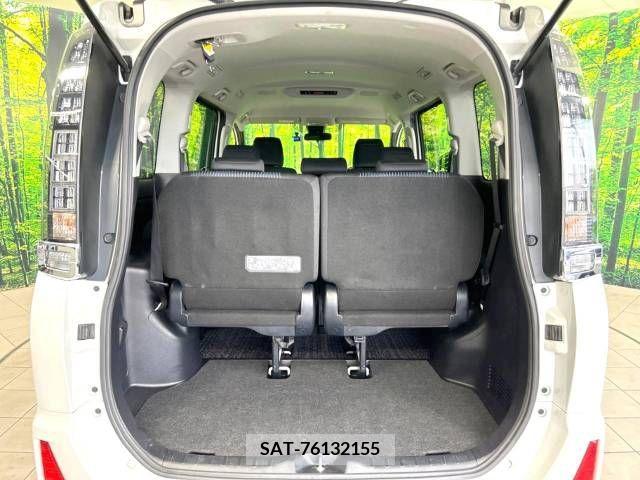 Toyota VOXY 2016-03 370337-11