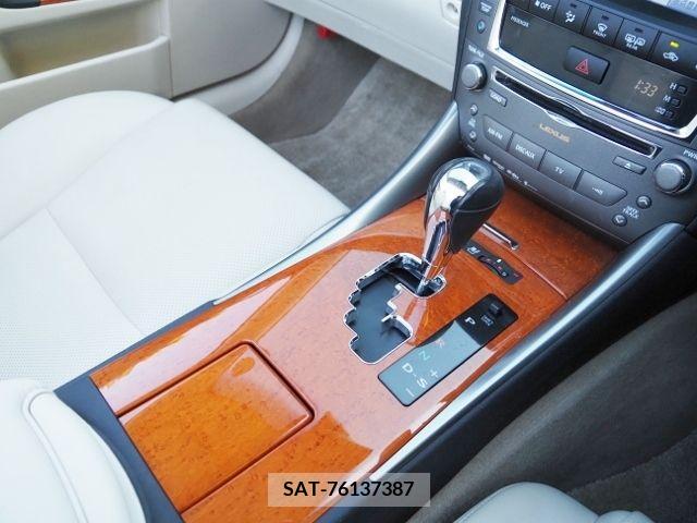 Lexus IS 2012-08 205769-21