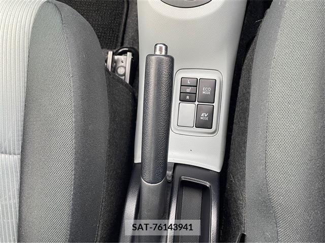 Toyota AQUA 2013-01 214482-17