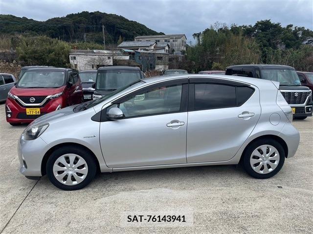 Toyota AQUA 2013-01 214482-4